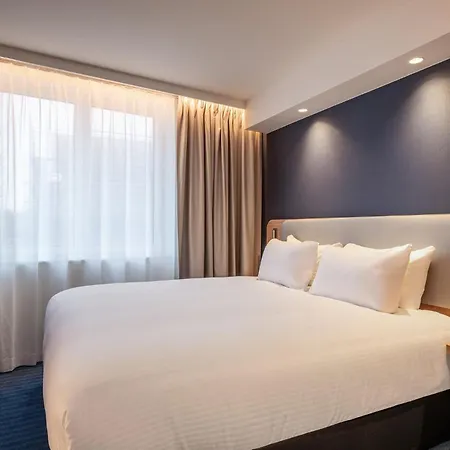 Express & By Ihg Hotel 3*