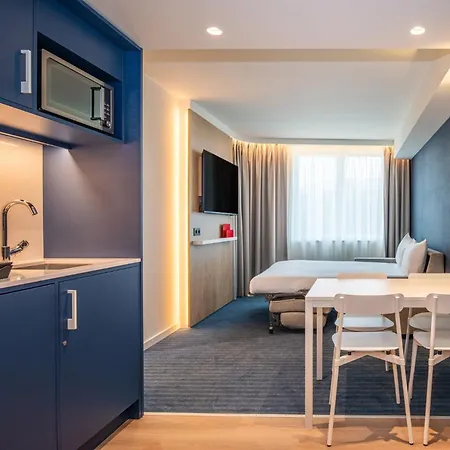 Express & By Ihg 3*