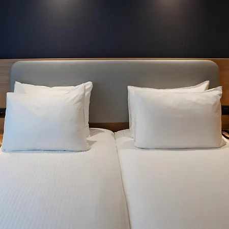 Express & By Ihg Gent