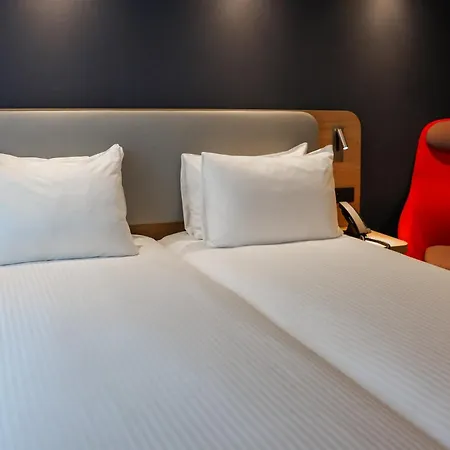 Express & By Ihg