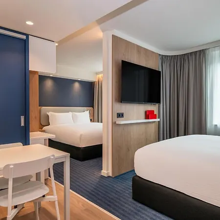 Hotel Express & By Ihg 3*