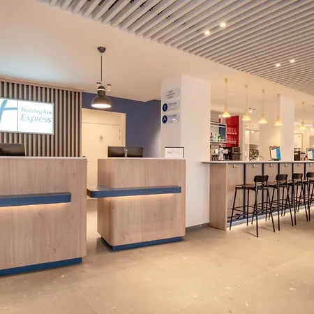 Express & By Ihg 3* Gent